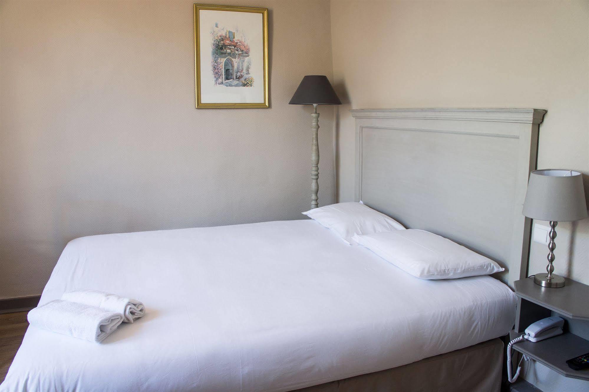 Hotel De France - Hotel De Charme En Provence Saint-Maximin Kültér fotó
