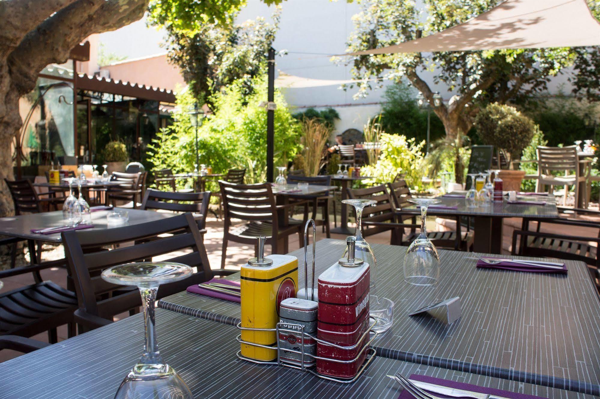 Hotel De France - Hotel De Charme En Provence Saint-Maximin Kültér fotó